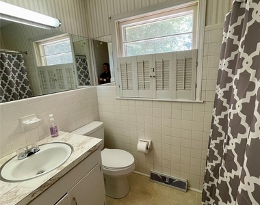 402 L Street E - Photo Thumbnail 11