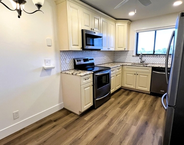 7770 Tahiti Lane - Photo Thumbnail 5