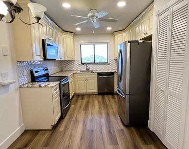 7770 Tahiti Lane - Photo Thumbnail 6