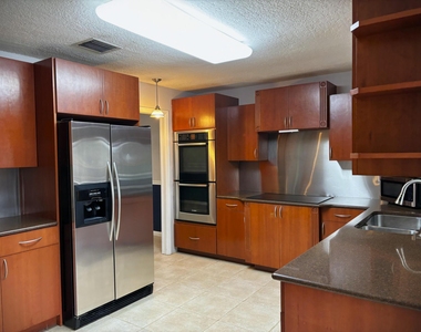 202 Sw Crescent Avenue - Photo Thumbnail 3