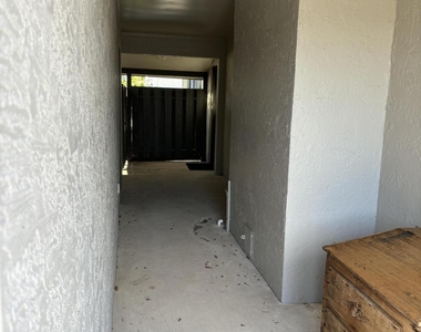202 Sw Crescent Avenue - Photo Thumbnail 38