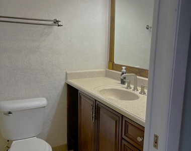 202 Sw Crescent Avenue - Photo Thumbnail 10