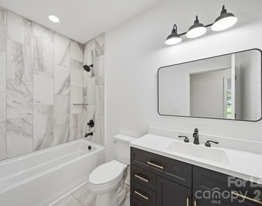 1533 S Battleground Avenue - Photo Thumbnail 12