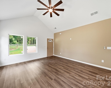 1533 S Battleground Avenue - Photo Thumbnail 5