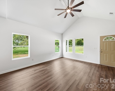 1533 S Battleground Avenue - Photo Thumbnail 4