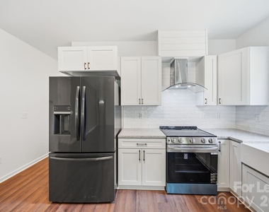 1533 S Battleground Avenue - Photo Thumbnail 9