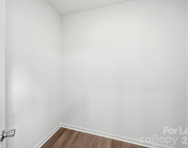 1533 S Battleground Avenue - Photo Thumbnail 22