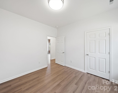 1533 S Battleground Avenue - Photo Thumbnail 14