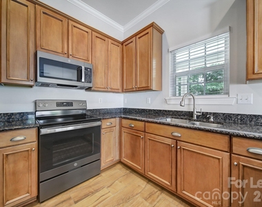 11910 Lacroix Street - Photo Thumbnail 10