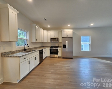 217 Carlie Street - Photo Thumbnail 5
