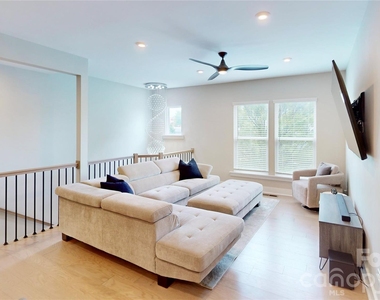 3804 Sky Haven Drive - Photo Thumbnail 6