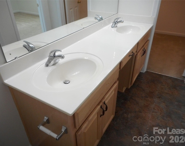 322 Deep Water Lane - Photo Thumbnail 16