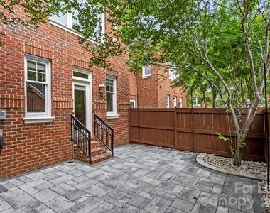 1192 Hampton Gardens Lane - Photo Thumbnail 28