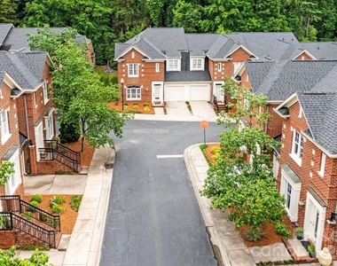 1192 Hampton Gardens Lane - Photo Thumbnail 3