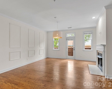 1192 Hampton Gardens Lane - Photo Thumbnail 8