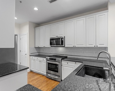 1192 Hampton Gardens Lane - Photo Thumbnail 10