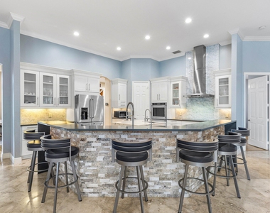 4675 Manderly Drive - Photo Thumbnail 7