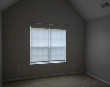 18603 Coachmans Trace - Photo Thumbnail 8