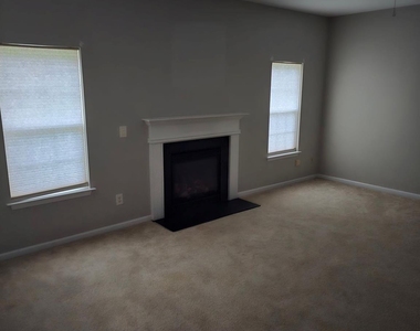 18603 Coachmans Trace - Photo Thumbnail 4