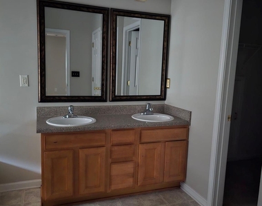 18603 Coachmans Trace - Photo Thumbnail 14