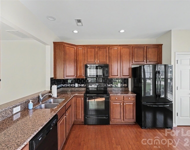 9009 Smokey Hill Lane - Photo Thumbnail 12