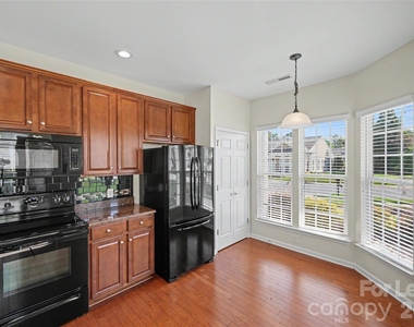 9009 Smokey Hill Lane - Photo Thumbnail 11