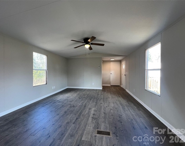 528 Oak Run Court - Photo Thumbnail 2