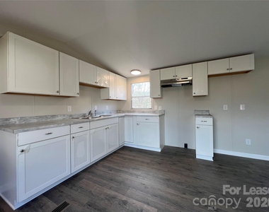 528 Oak Run Court - Photo Thumbnail 3