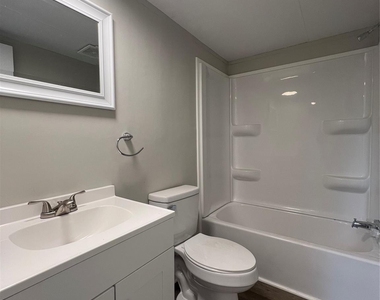 528 Oak Run Court - Photo Thumbnail 8