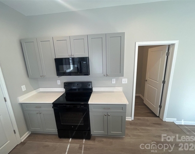 608 S Yadkin Avenue - Photo Thumbnail 7