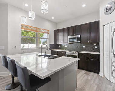 3221 El Camino - Photo Thumbnail 9