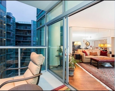 13650 Marina Pointe Drive - Photo Thumbnail 9