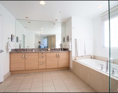 13650 Marina Pointe Drive - Photo Thumbnail 14