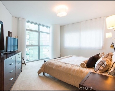 13650 Marina Pointe Drive - Photo Thumbnail 12