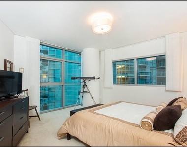 13650 Marina Pointe Drive - Photo Thumbnail 13