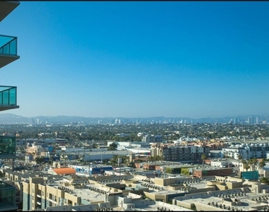 13650 Marina Pointe Drive - Photo Thumbnail 18