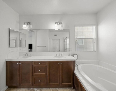 197 Pelican Pointe Court - Photo Thumbnail 30