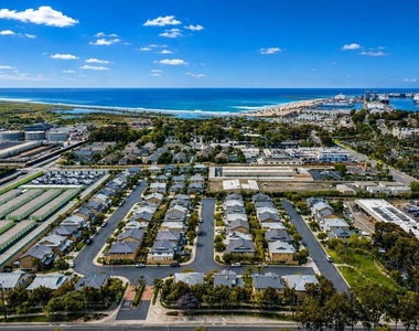197 Pelican Pointe Court - Photo Thumbnail 31
