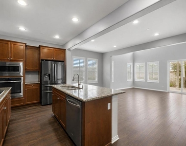 197 Pelican Pointe Court - Photo Thumbnail 9