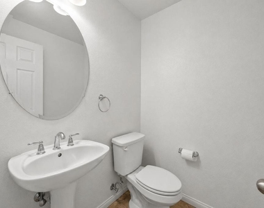 197 Pelican Pointe Court - Photo Thumbnail 13