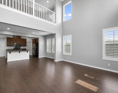 197 Pelican Pointe Court - Photo Thumbnail 6