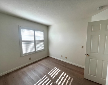 926 S Essex - Photo Thumbnail 29