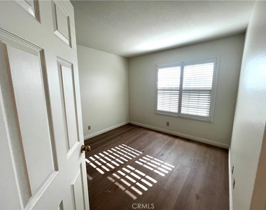 926 S Essex - Photo Thumbnail 27