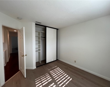 926 S Essex - Photo Thumbnail 28