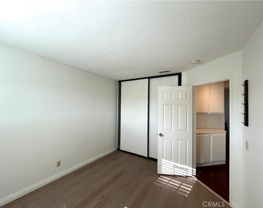 926 S Essex - Photo Thumbnail 26