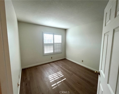 926 S Essex - Photo Thumbnail 25