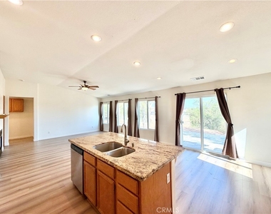 102 Goldenrod Avenue - Photo Thumbnail 9