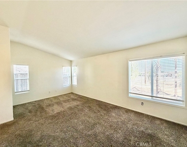 102 Goldenrod Avenue - Photo Thumbnail 12