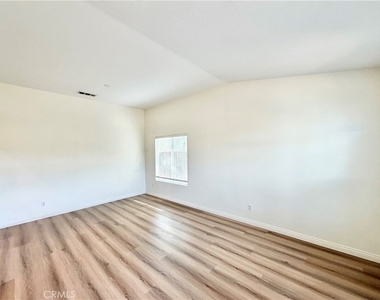 102 Goldenrod Avenue - Photo Thumbnail 5