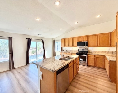 102 Goldenrod Avenue - Photo Thumbnail 7